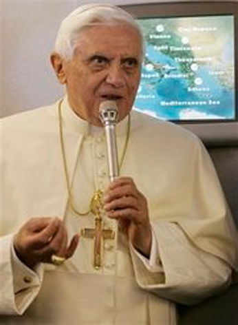 capt5ecef190d3a44f3d943f002786de2768australia_pope_gb103-1.jpg