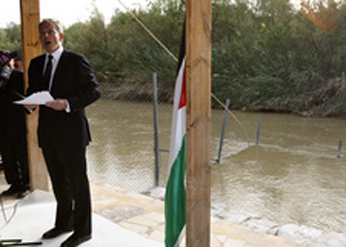 tony-blair-speaks-in-front-of-the-river-jordan-at-the-dedication-of-the-baptist-centre-thumb-225Ã—161-559jpg.jpeg