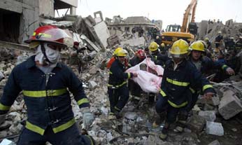 Iraqi-rescue-workers-evac-001